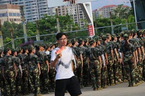 军训吃瓜链接,吃瓜群众围观那些搞笑瞬间