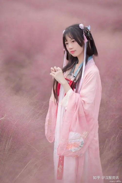 吃瓜汉服小姐姐,吃瓜小姐姐的时尚演绎