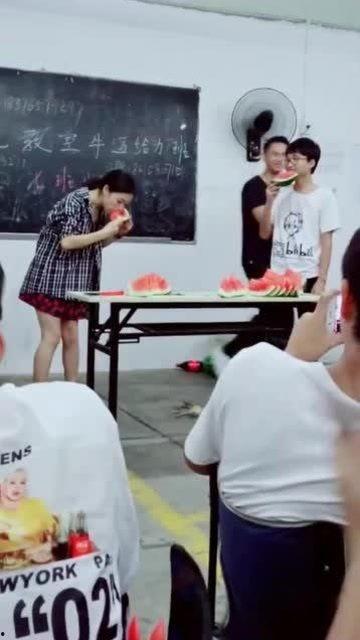 南京女幼师吃瓜,揭秘幼儿园内幕风波