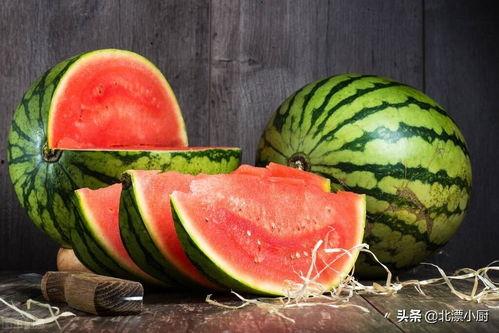 夏季直接吃的瓜,瓜果飘香——夏季必尝的清凉瓜果之旅
