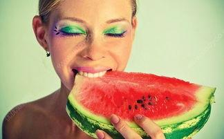 口腔溃疡吃瓜疼,疼痛与渴望的交织