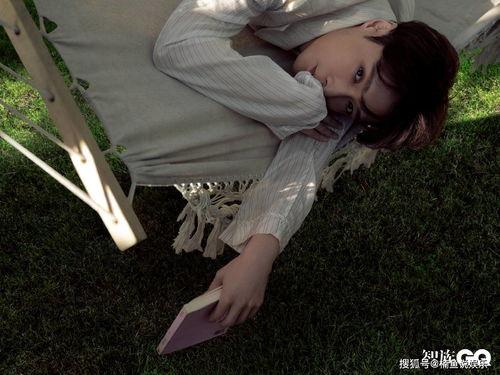 慵懒吃瓜照片,捕捉夏日悠闲时光