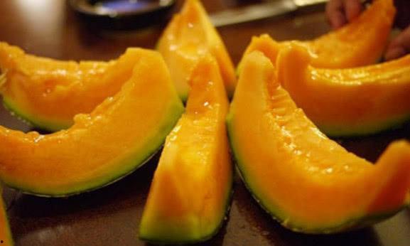 吃哈密瓜越吃越渴